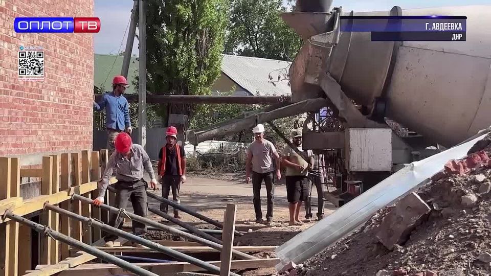 Три первых этажа разрушенного дома возвели уже в Авдеевке югорские строители