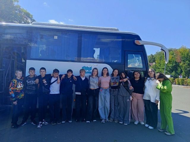 Школьники Ждановки провели выходной с пользой