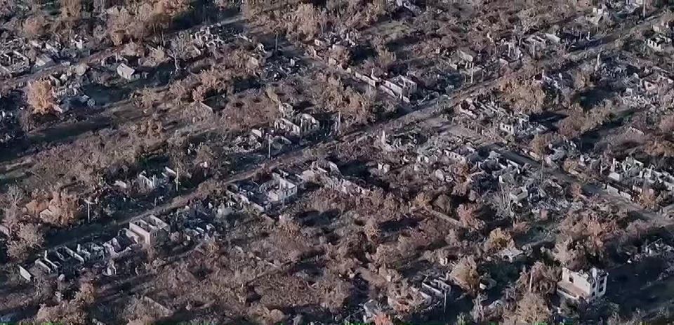 Часов Яр.. Вид с дрона противника на город, который не так давно был освобожден ВС РФ, Позиции ВСУ находятся недалеко от окраин Часов Яра. Основное движение ВС РФ в районе города идет к северо-западу у Майского и Федоровки