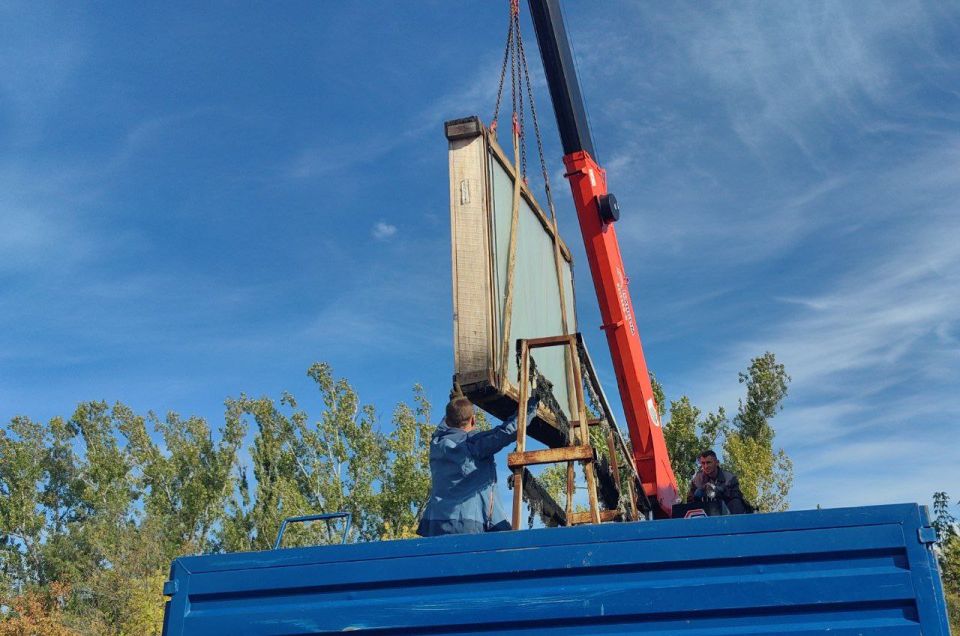 Иван Приходько: Горловская епархия совместно с администрацией округа осуществляет резку стекол для адресной помощи жителям