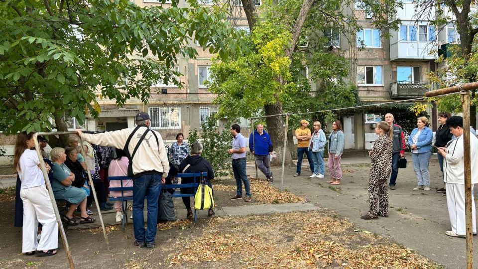 Заместитель главы Администрации Шахтерского муниципального округа провел встречу с жителями Ждановки