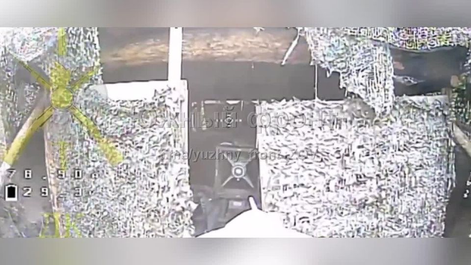 Уничтожение с помощью FPV-дрона замаскированного вражеского ЗРК FrankenSAM (пусковая установка ЗРК «Бук» с американскими зенитными ракетами RIM-7 Sea Sparrow) на Краматорском направлении