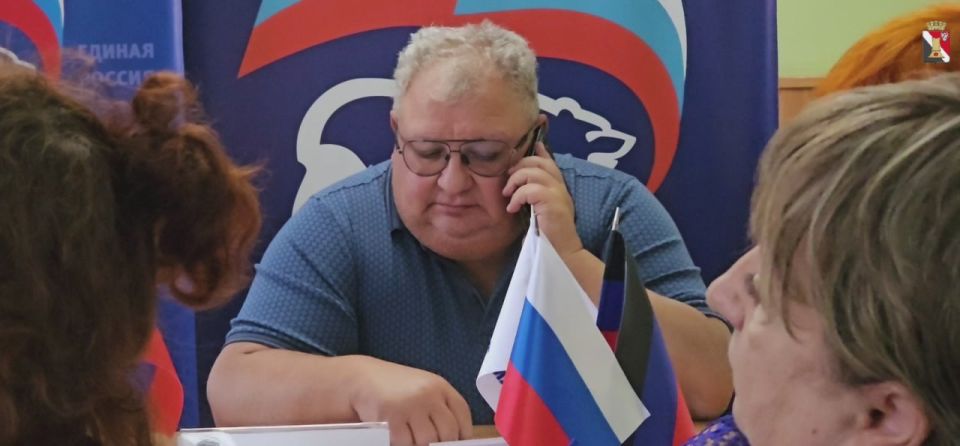 Секретарь Енакиевского местного отделения ВПП "Единая Россия" Игорь Мартынов провел личный приём граждан
