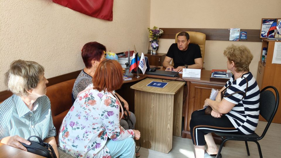 Константин Зинченко: На связи с гражданами. Провел прием граждан в Волновахском отделении общественной приемной Единой России совместно с представителями профильных управлений и отделов администрации Волновахского МО. На...