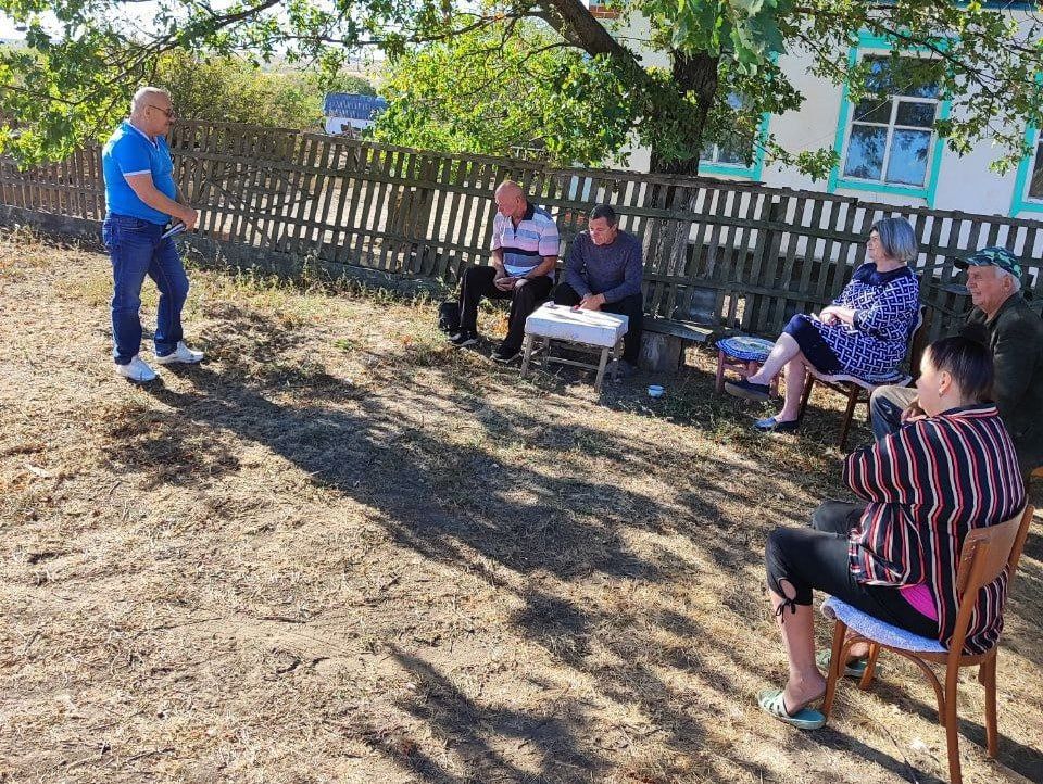 Начальник Успенского территориального отдела Сергей Шпорт провел встречу с жителями с. Ново-Петровка