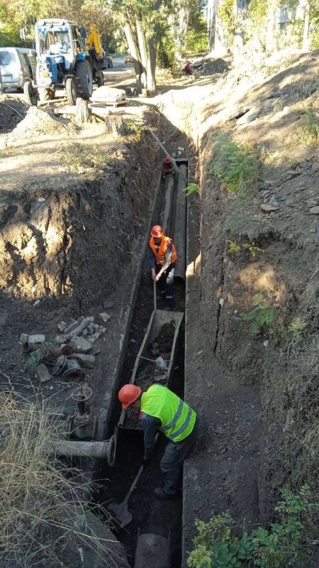 СПЕЦИАЛИСТЫ ФИЛИАЛА «АМВРОСИЕВКАТЕПЛОСЕТЬ» ПРОДОЛЖАЮТ РАБОТЫ ПО ПОДГОТОВКЕ ТЕПЛОВЫХ СЕТЕЙ К ОТОПИТЕЛЬНОМУ ПЕРИОДУ 2025-2026