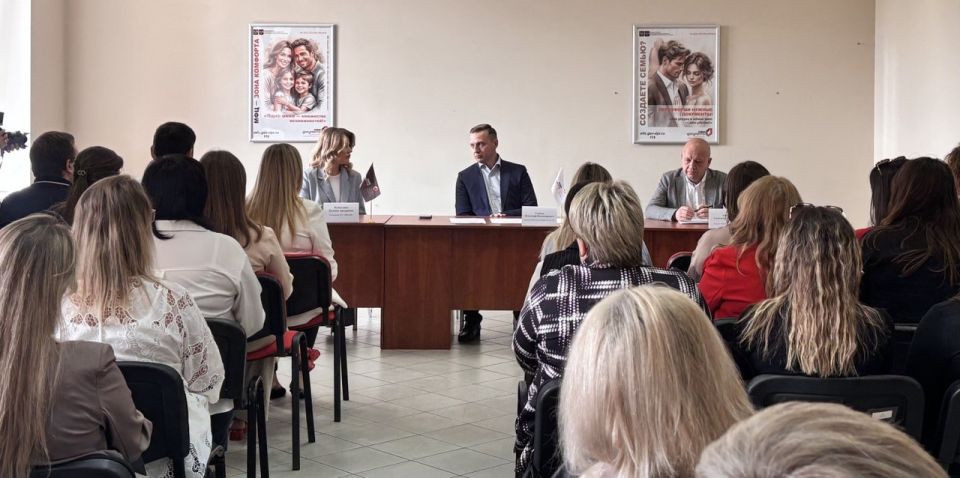 Состоялась встреча Минэкономразвития ДНР с представителями всех подразделений МФЦ