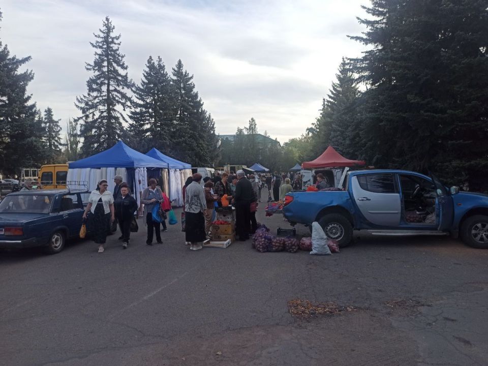 В Докучаевске на центральной площади прошла ярмарка