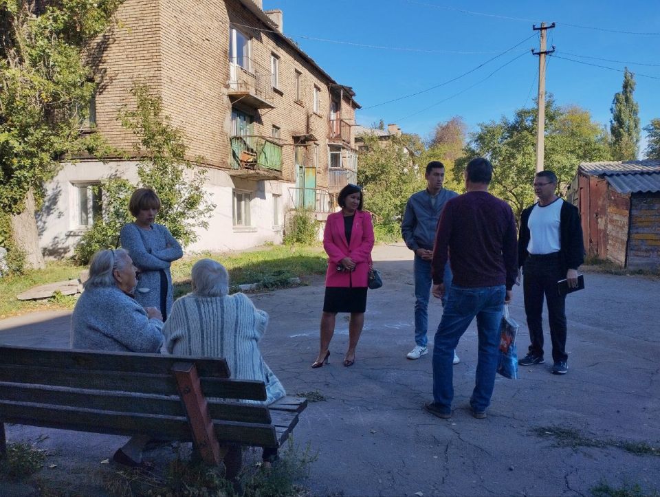 Встреча с населением. 17 сентября во исполнение поручения Главы Донецкой Народной Республики Дениса Пушилина о ведении постоянного диалога с населением, начальником управления по обеспечению деятельности территорий...