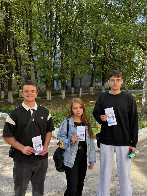 Игорь Мартынов: Акция «Курс на госслужбу». В Енакиевском металлургическом техникуме состоялось мероприятие где студенты узнали о перспективах карьеры на государственной и муниципальной службе, ребятам также были выданы...