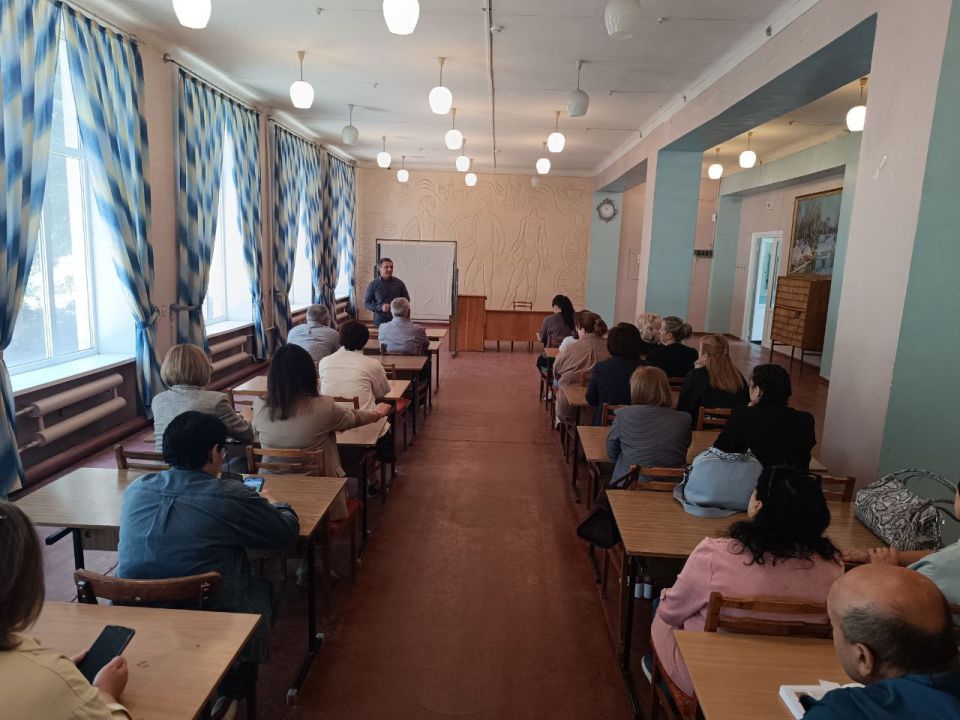 17 сентября лидер общественного мнения Виталий Хохлов провел встречу с трудовым коллективом ГБОУ «Комсомольский индустриальный техникум»