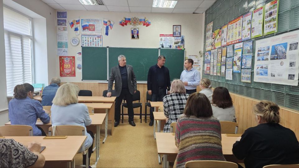 По поручению Главы ДНР Дениса Пушилина в Ворошиловском внутригородском районе продолжаются встречи с населением