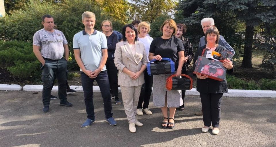 Заместитель главы администрации Волновахского муниципального округа и координатор Женского движения «Единой России» Елена Снисаренко провела встречу с коллективом МБУ «Благодатненский дворец культуры»