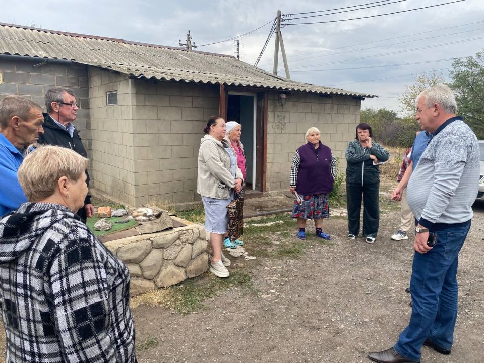 Сегодня, 18 сентября, совместно с депутатом Донецкого городского совета Донецкой Народной Республики Резниченко Георгием Леонидовичем провели встречу с жителями ул. Котовского