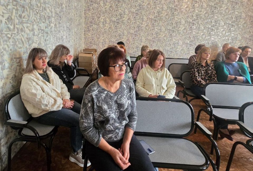 Сергей Желновач: Сегодня, 18 сентября, встретился с трудовым коллективом Клиентской службы (на правах отдела) в г.Дебальцево Отделения фонда пенсионного и социального страхования Российской Федерации по Донецкой Народной...