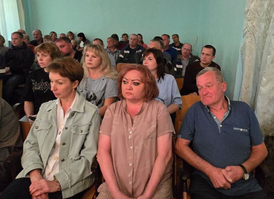 В г. Светлодарск глава муниципального образования городского округа Дебальцево, секретарь местного отделения Всероссийской политической партии «Единая Россия» Сергей Желновач провел встречу с активистами первичного ...