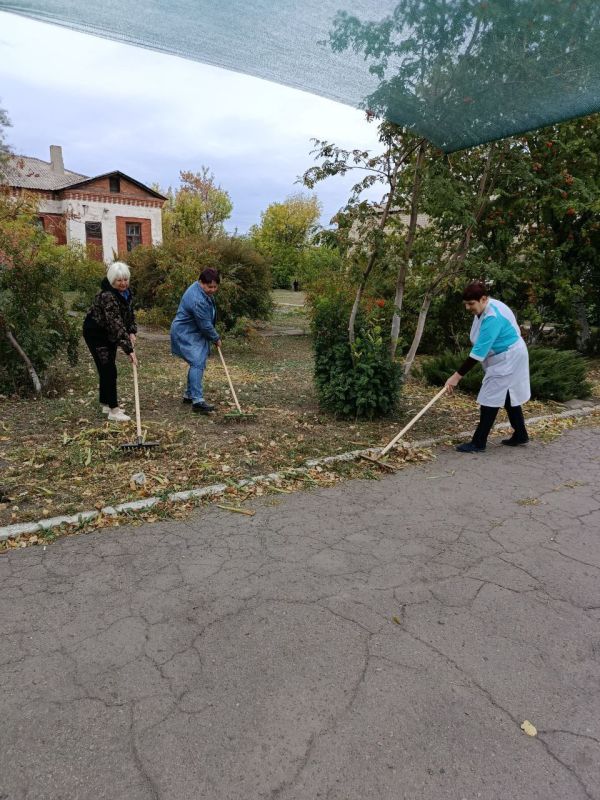 В рамках проведения акции «Чистый четверг» работниками учреждений и организаций, проведены мероприятия по санитарной очистке территории и благоустройству городского округа Торез