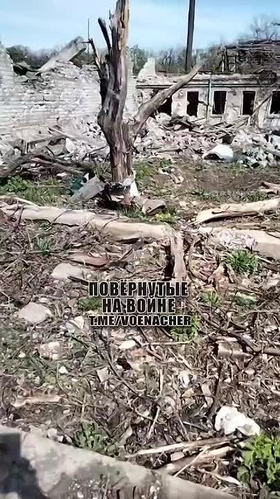 Видео со стороны врага. Разбитая стоянка техники ВСУ на направлении Часов Яра