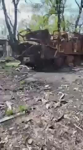 ВСУшник снимает последствия огневого поражения места стоянки автотранспорта укровермахта на Часов Ярском направлении