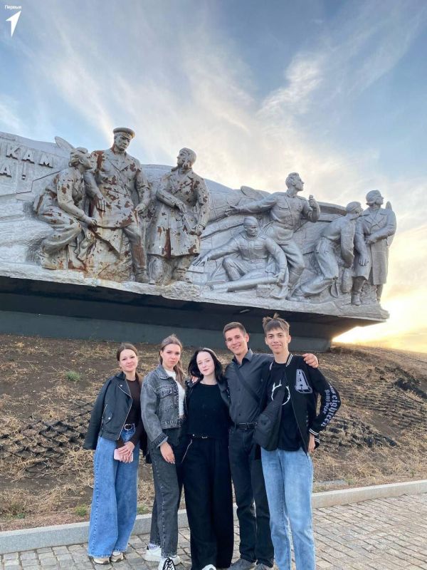 Активисты «Движение Первых» Докучаевска отправились на легендарную Саур-Могилу