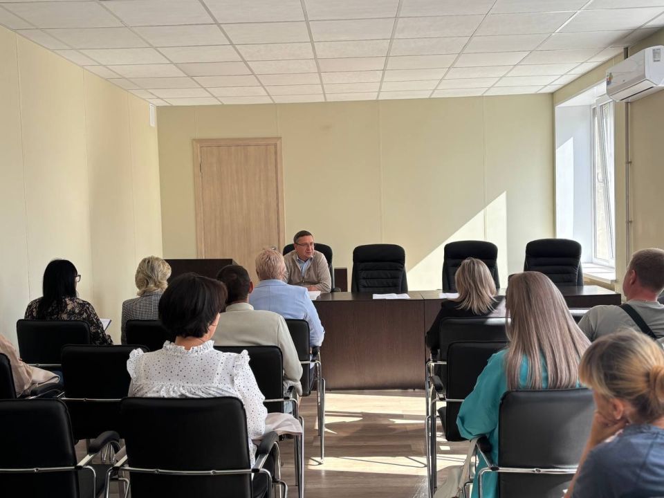 ВСТРЕЧИ С НАСЕЛЕНИЕМ. 19 сентября 2025 года депутаты Горловского городского совета от фракции «Единая Россия» - Роман Конев, Елена Кузьмина, Андрей Костюк в рамках исполнения поручения Главы Донецкой Народной Республики...