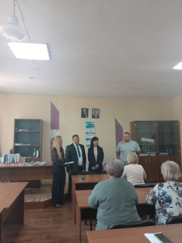 Сегодня заместитель главы Администрации городского округа Харцызск Юлия Михайленко провела встречу с трудовым коллективом БОУ «Зуевская средняя школа № 11»