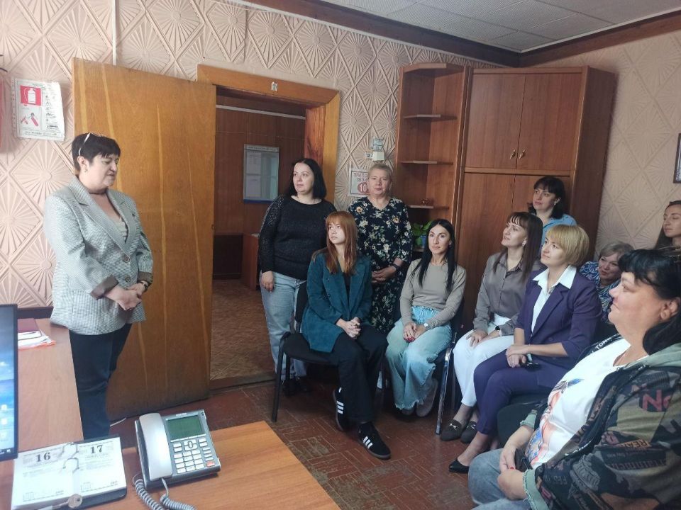 Представитель Минтруда ДНР провела встречу с трудовым коллективом Ждановки