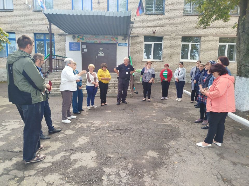 19 сентября заместитель Главы Администрации Старобешевского муниципального округа Вера Немилостивая провела сход граждан в селе Осыково
