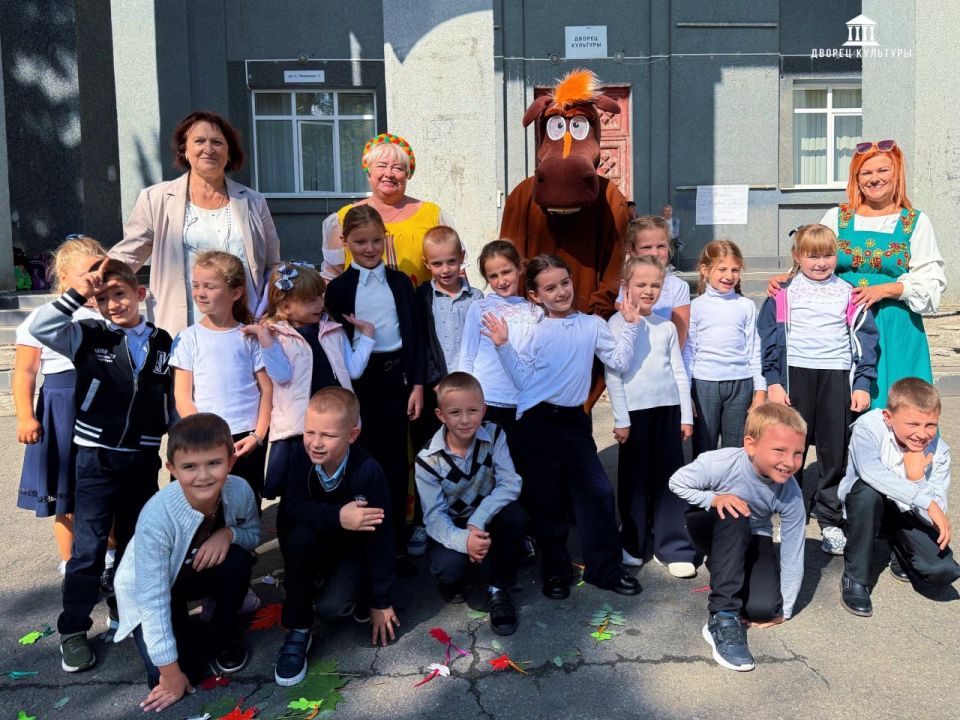 19 сентября сотрудники Харцызского городского Дворца культуры подарили школьникам путешествие вглубь русских традиций