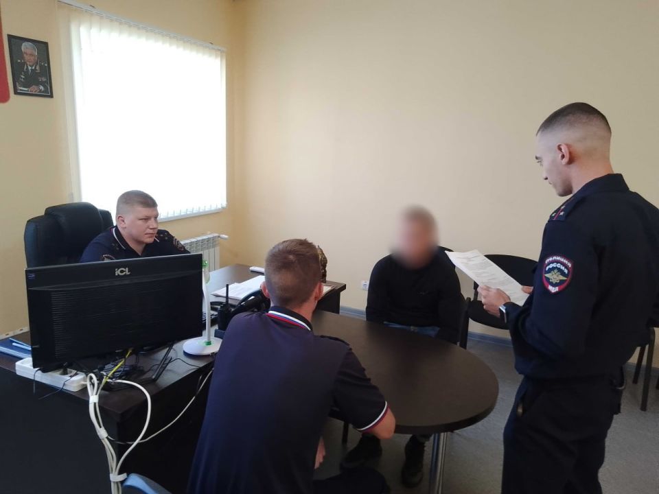 Полицейские проводят профилактику с лицами, находящимися под административным надзором