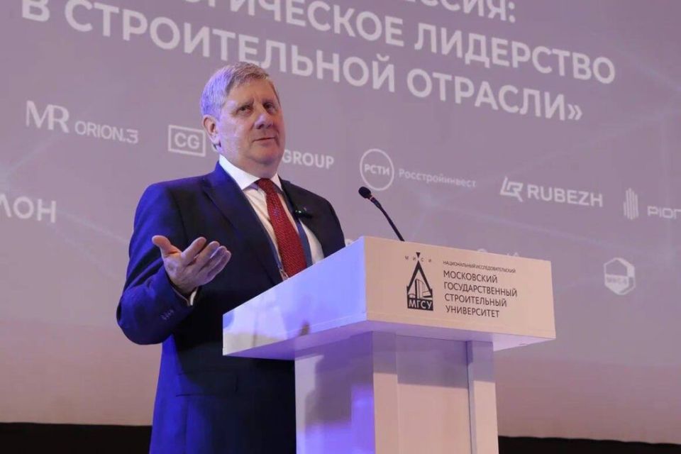 Председатель Правительства Андрей Чертков принял участие в работе симпозиума «Будущее строительной отрасли: вызовы и перспективы развития»