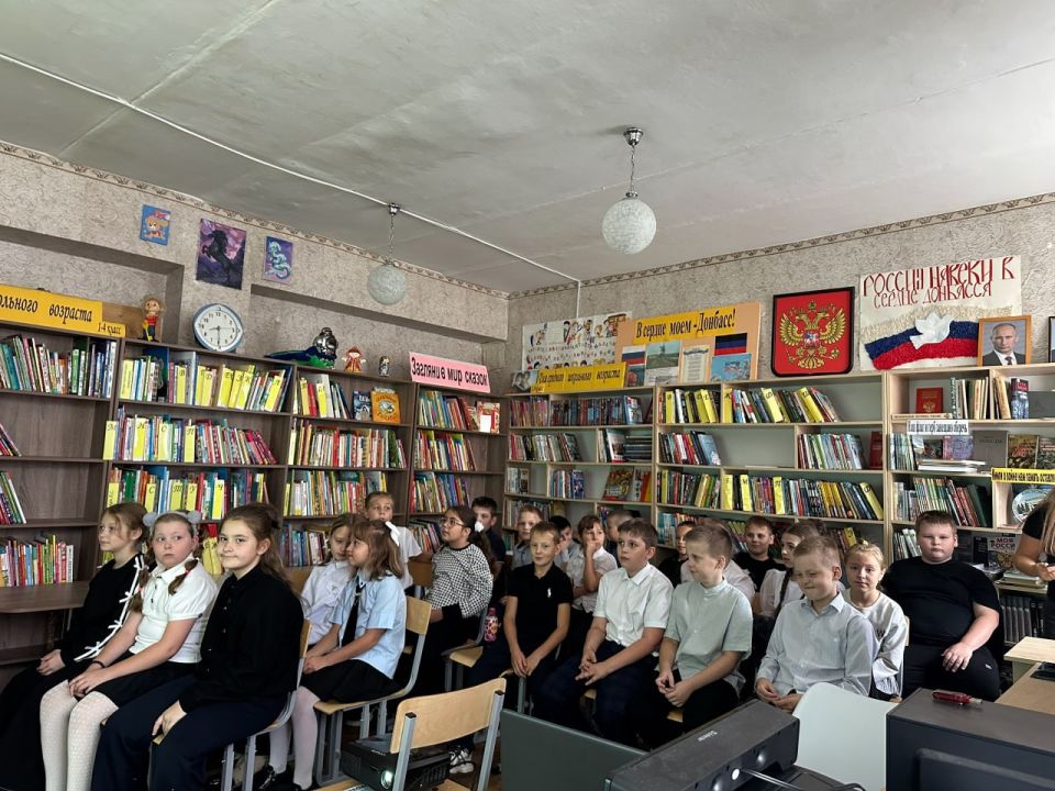 Молодое поколение Ждановки учится миру и чествует память прошлого