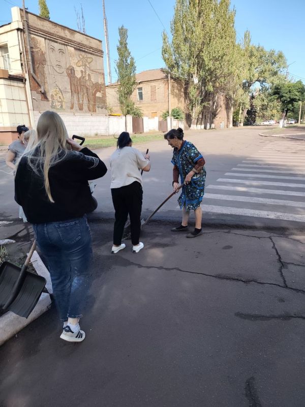 Игорь Мартынов: Студенты и сотрудники средних специальных учебных заведений приняли участие во Всероссийском субботнике