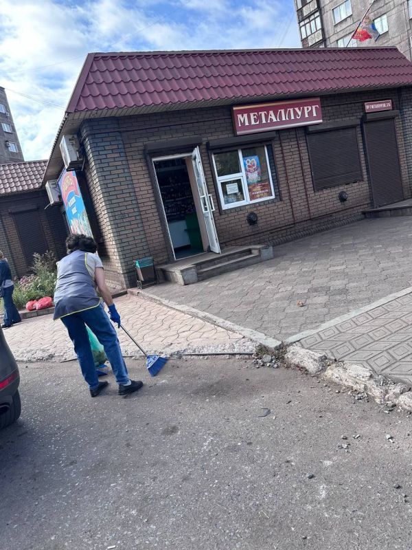 Игорь Мартынов: В рамках всероссийского субботника субъекты хозяйствования городского округа Енакиево внесли свой вклад в создание опрятного и привлекательного облика прилегающих территорий