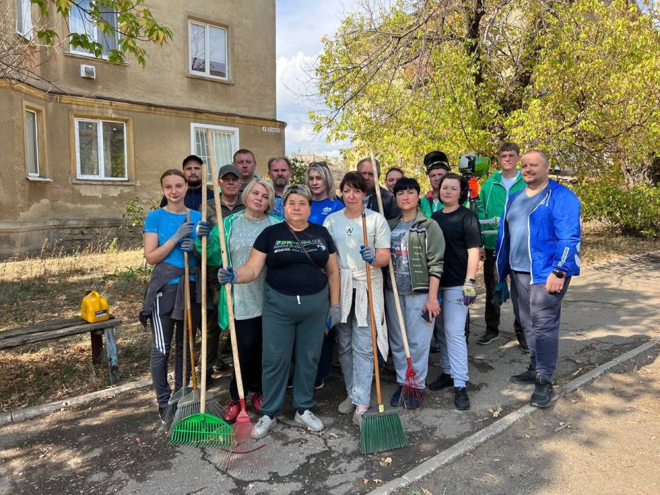 Субботник в Зугрэсе: вместе к чистоте!