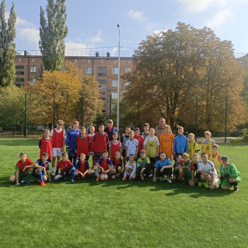 Юные ждановцы обыграли енакиевцев в футбольном матче