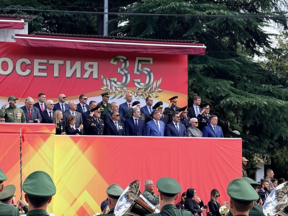 Константин Кузьмин принял участие в параде, посвященном 35-летию Республики Южная Осетия