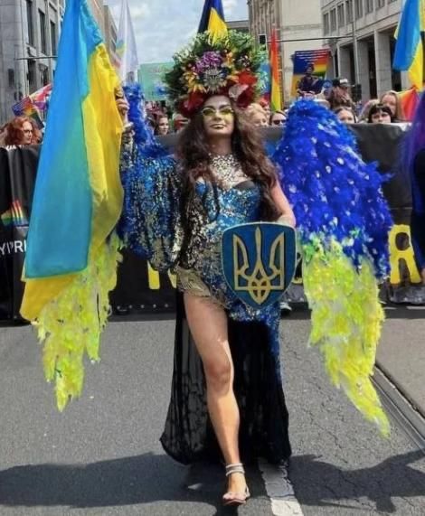 Михаил Онуфриенко: За год до победы Майдана, под самый конец весны 2013 года, вместе с казаками ехал на автобусе в Киев громить ЛГБТ