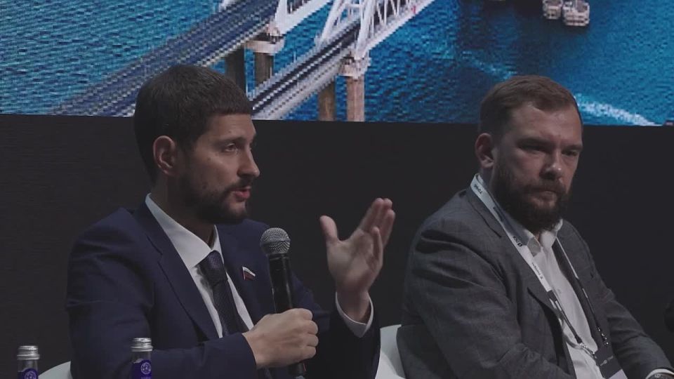 Александр Волошин: Важным событием уходящей недели стала Конференция по развитию исторических территорий, Крыма и Севастополя, где принял участие в дискуссии, посвященной развитию наших регионов