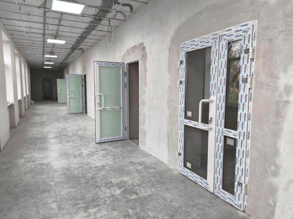 Александр Качанов: Якутия завершила кровельные работы в здании будущего Молодежного центра Докучаевска