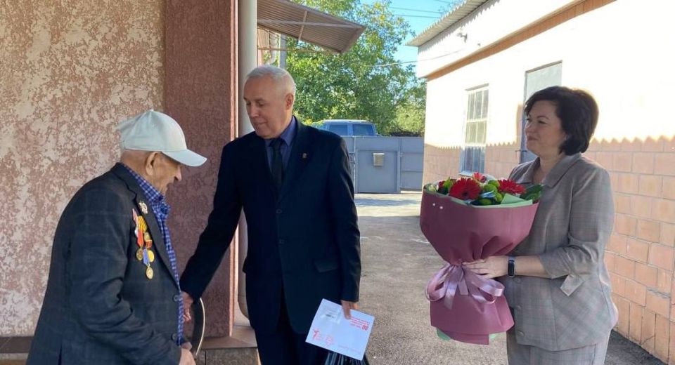 Сегодня свой 101 День Рождения празднует наш любимый ветеран Великой отечественной войны Афанасий Харлампиевич Демишев!