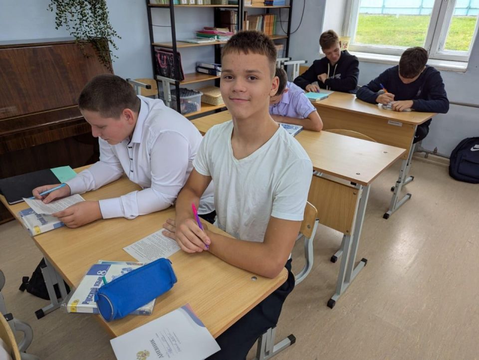 Свердловские школьники провели телемосты с ребятами из Тельмановского округа