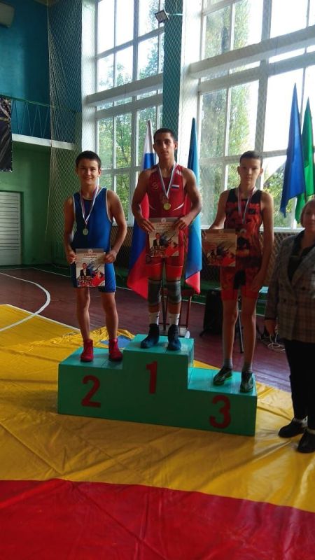 В Торезе состоялось важное спортивное событие – Первенство МБУ ДЮСШ №1 по спортивной борьбе