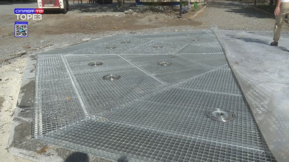 В Торезе продолжаются ремонтно-восстановительные работы центральной парковой зоны