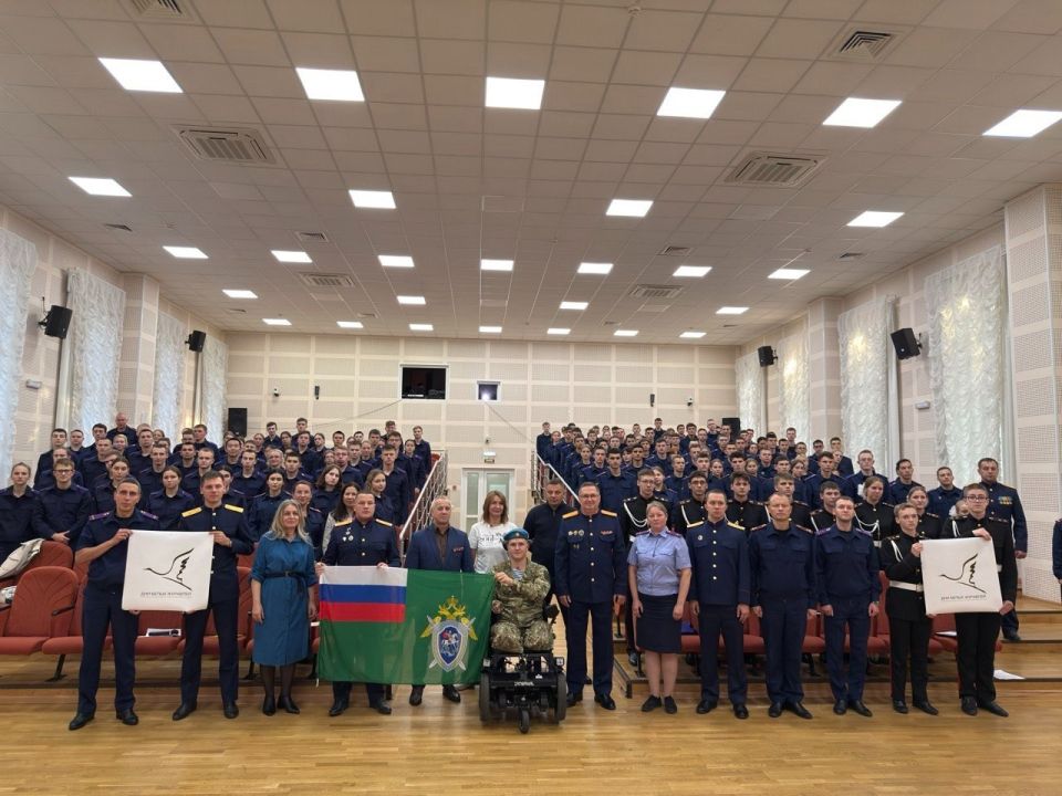 В Санкт-Петербургской академии Следственного комитета состоялся урок мужества «Герой нашего времени» с участием курсанта-участника специальной военной операции