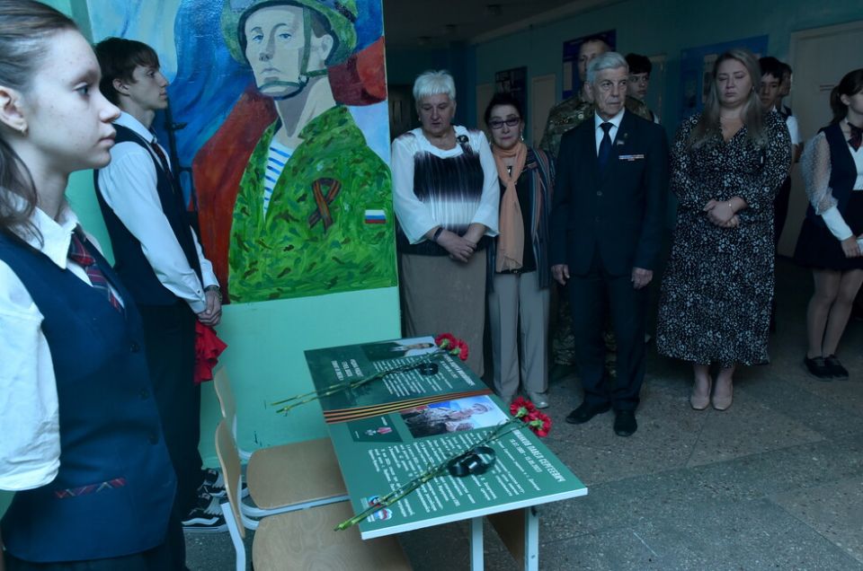 Защищали Родину: «Парту Героя» открыли в донецкой школе №64