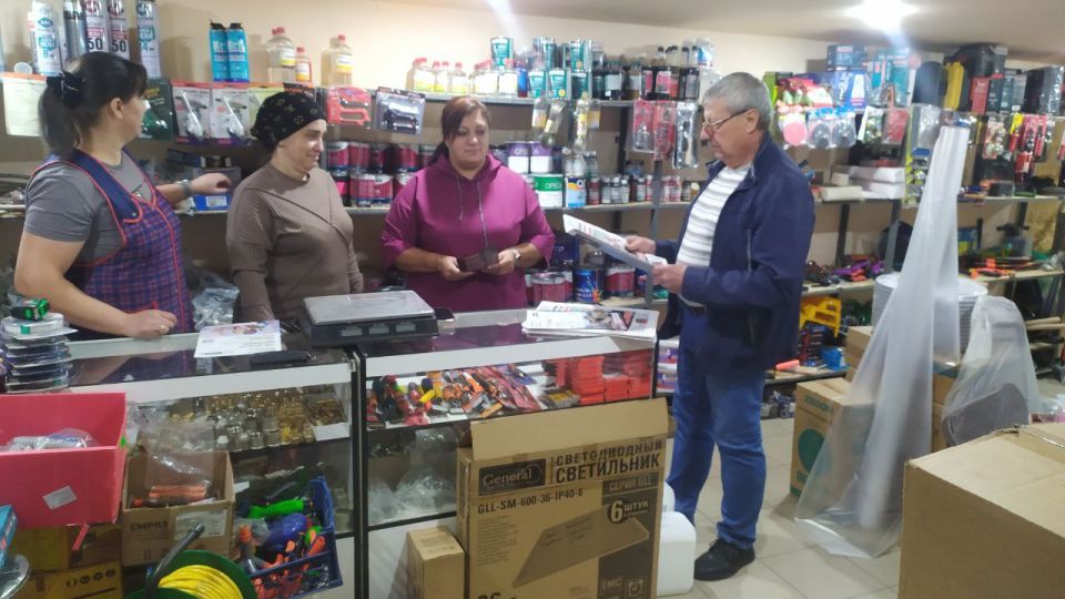 23 сентября начальник Новозарьевского территориального отдела Администрации Старобешевского муниципального округа Михаил Рапач провел встречу с трудовым коллективом ИП "Искандарова"