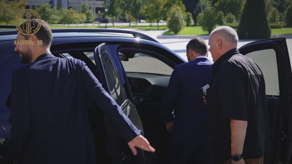 Александр Подгорный: Во вторник с большим удовольствием встретился с дорогими БРАТЬЯМИ во главе с Главой Донецкой Народной Республики Денисом Пушилиным