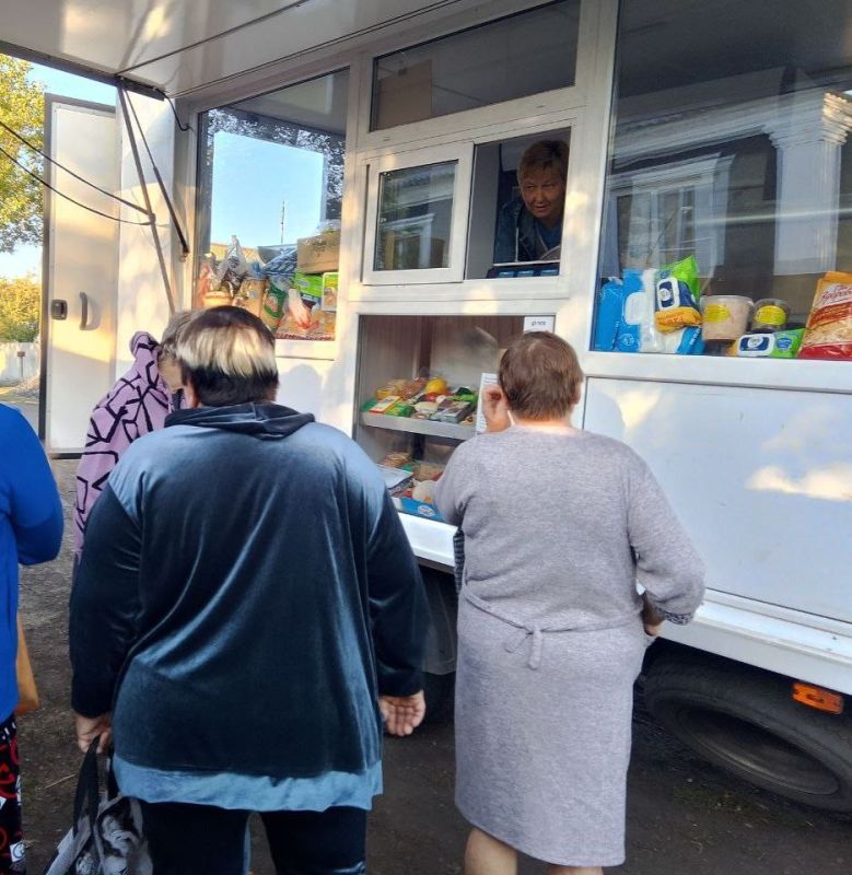 С 20 по 23 сентября 2025 года осуществлена выездная торговля с использованием автомагазинов в населенных пунктах городских округов Донецк, Докучаевск, Горловка, Мариуполь, на территории г. Авдеевка, также Волновахского...