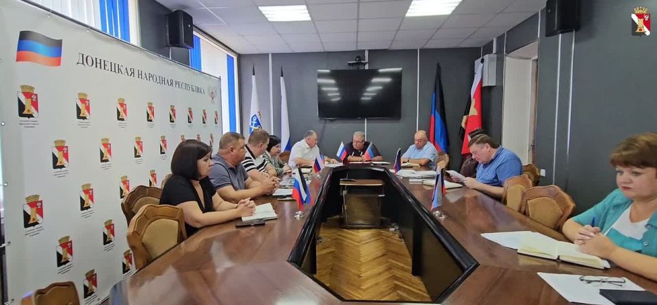 Игорь Мартынов: Провёл очередное аппаратное совещание с руководителями подведомственных учреждений и представителями ключевых подразделений администрации городского округа Енакиево